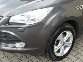 Ford Kuga (2016) thumbnail 4