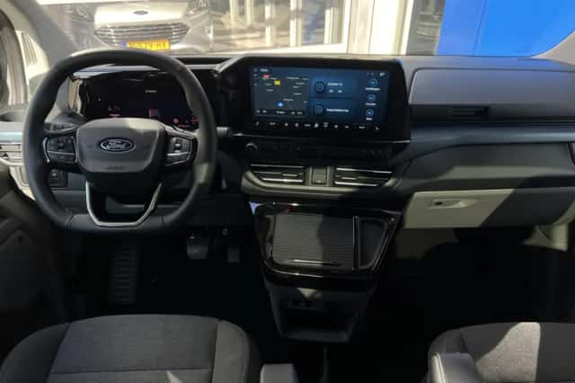 Ford Tourneo Custom (2025) thumbnail 2