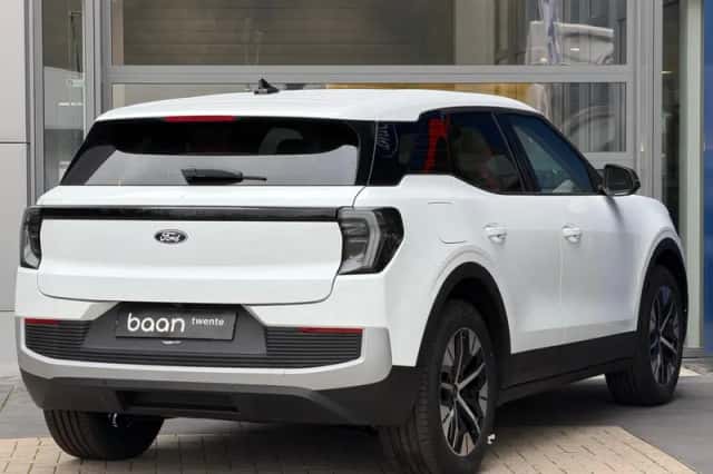 Ford Explorer (2026) thumbnail 3
