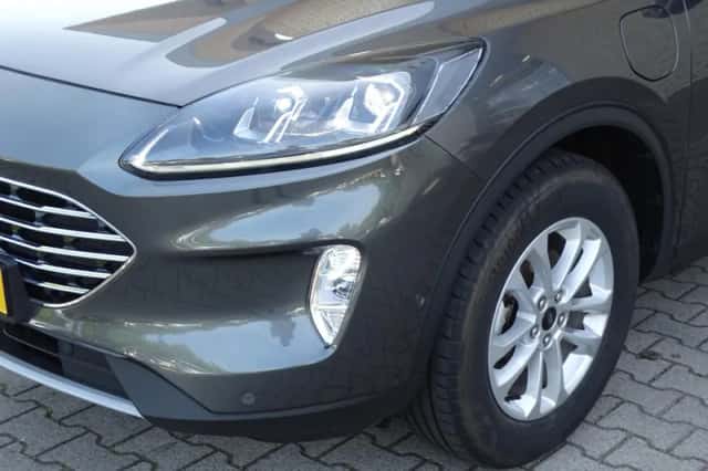 Ford Kuga (2021) thumbnail 4