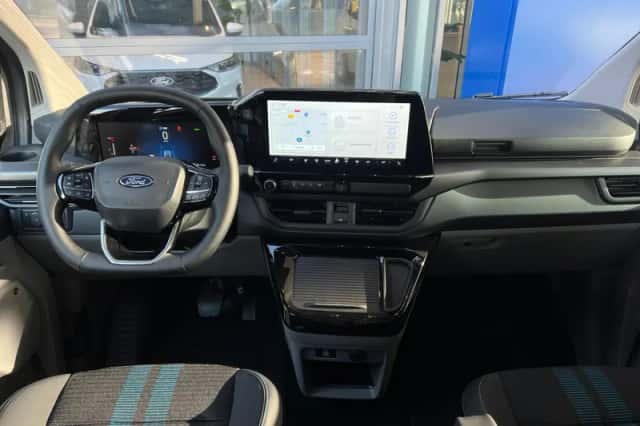 Ford Tourneo Custom (2025) thumbnail 2