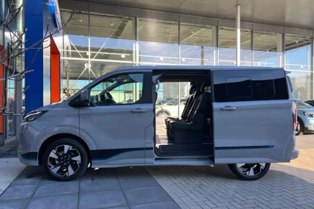 Ford Tourneo Custom (2025) thumbnail 6
