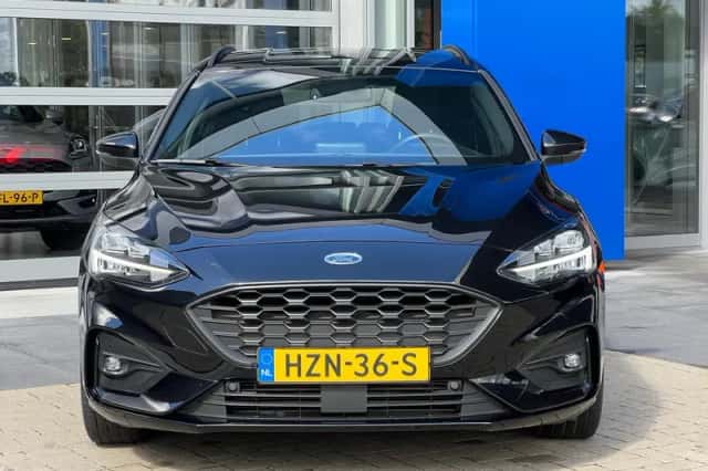 Ford Focus (2021) thumbnail 3