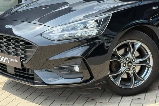 Ford Focus (2021) thumbnail 4
