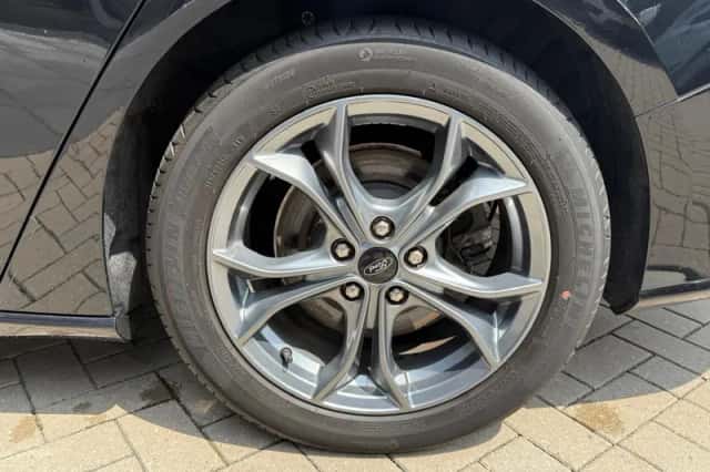 Ford Focus (2021) thumbnail 6