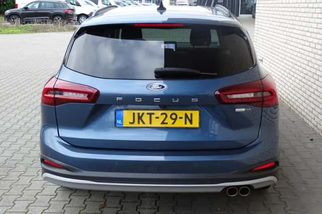 Ford Focus (2022) thumbnail 4