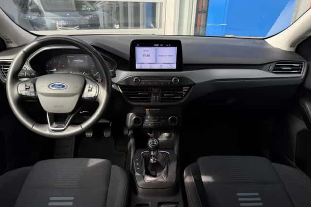Ford Focus (2022) thumbnail 5