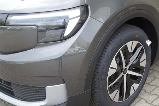 Ford Explorer (2026) thumbnail 3