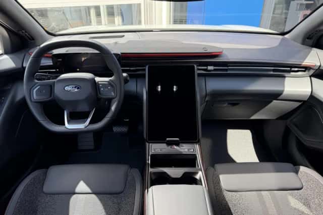 Ford Explorer (2026) thumbnail 2