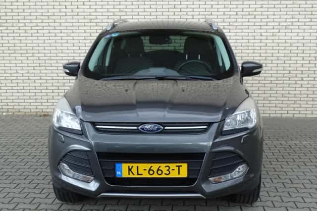 Ford Kuga (2016) thumbnail 3