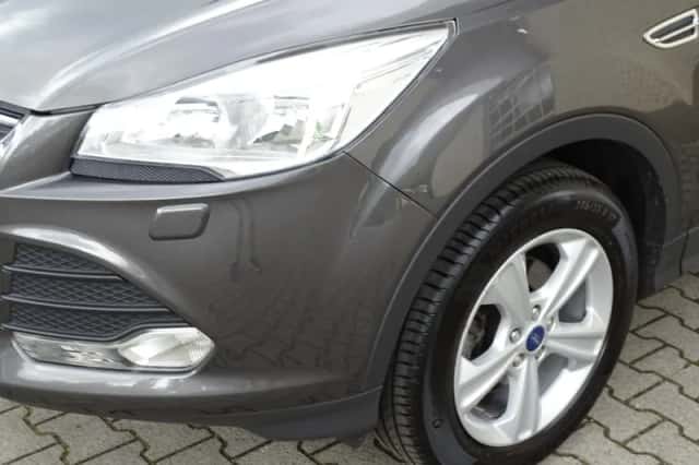 Ford Kuga (2016) thumbnail 4
