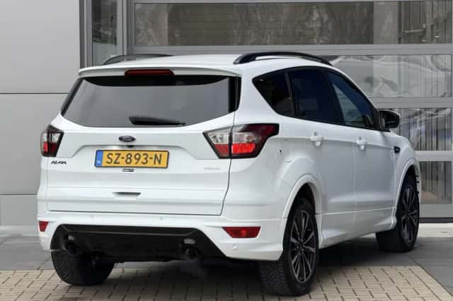 Ford Kuga (2018) thumbnail 3