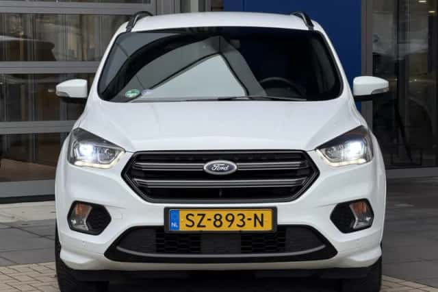 Ford Kuga (2018) thumbnail 4