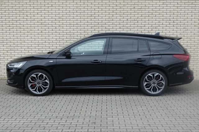 Ford Focus (2022) thumbnail 4