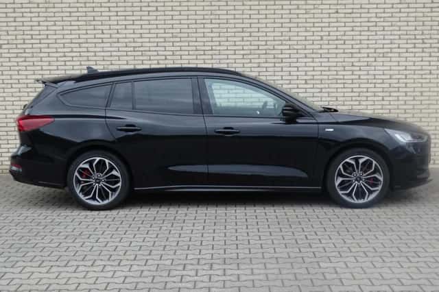 Ford Focus (2022) thumbnail 5