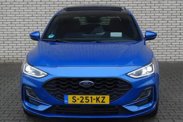 Ford Focus (2023) thumbnail 3