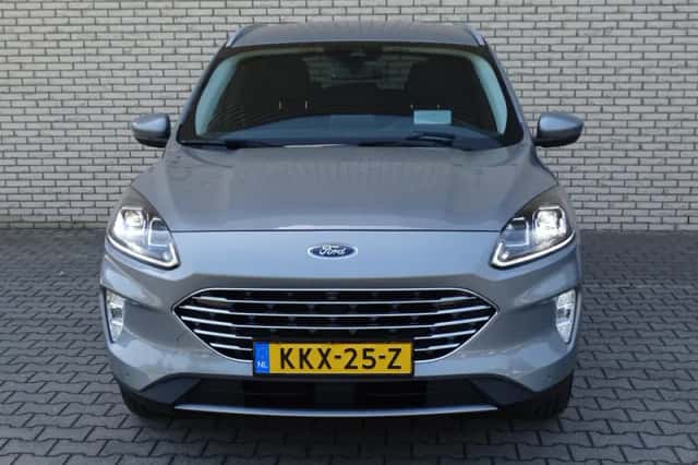 Ford Kuga (2021) thumbnail 3