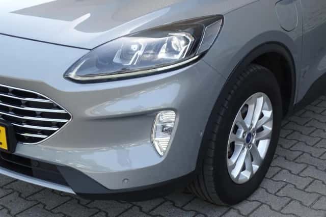 Ford Kuga (2021) thumbnail 4
