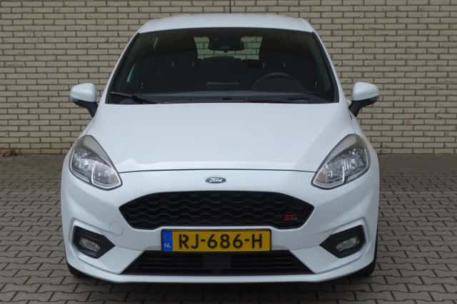 Ford Fiesta (2017) thumbnail 3