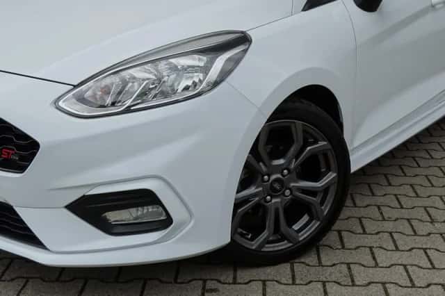Ford Fiesta (2017) thumbnail 4