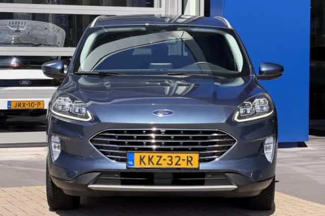 Ford Kuga (2021) thumbnail 3
