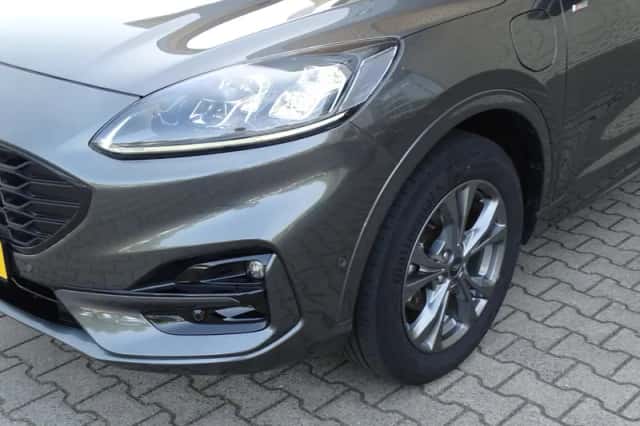 Ford Kuga (2022) thumbnail 4