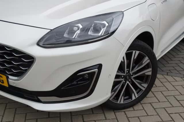 Ford Kuga (2022) thumbnail 3