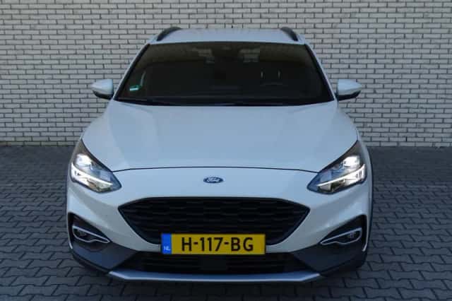 Ford Focus (2020) thumbnail 3