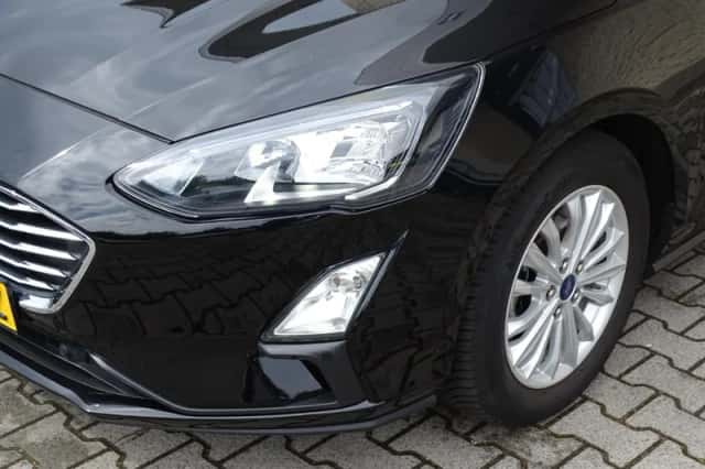Ford Focus (2021) thumbnail 4