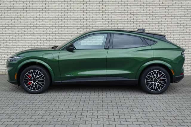 Ford Mustang Mach-E (2026) thumbnail 5