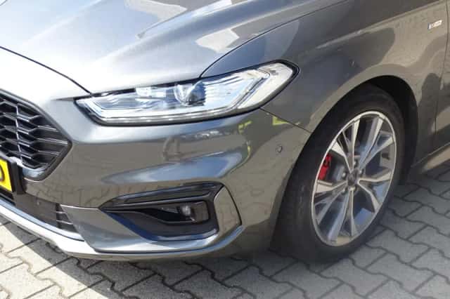 Ford Mondeo (2022) thumbnail 3
