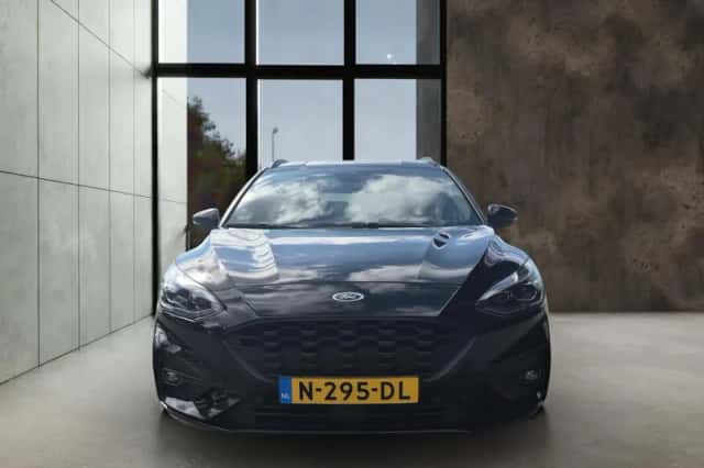 Ford Focus (2021) thumbnail 2
