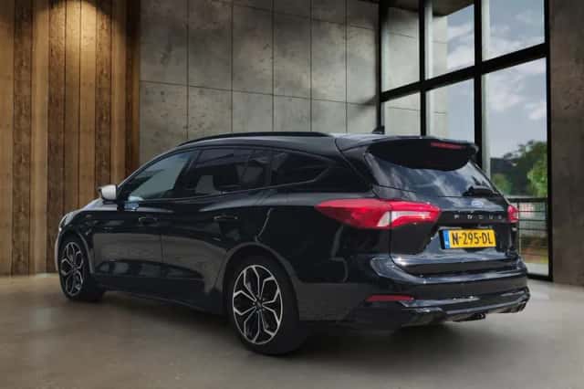 Ford Focus (2021) thumbnail 6