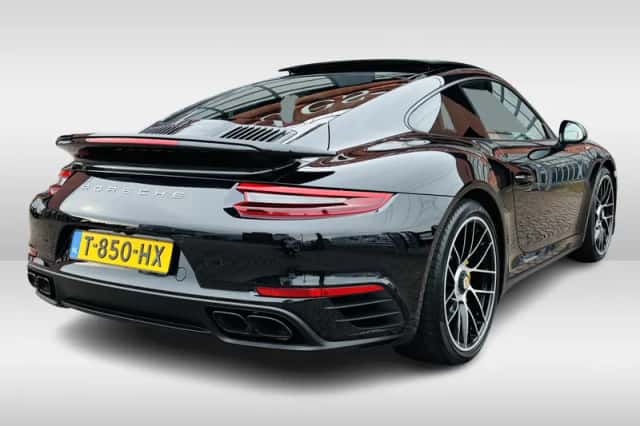 Porsche 911 (2017) thumbnail 3
