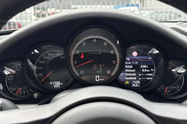 Porsche 911 (2017) thumbnail 21