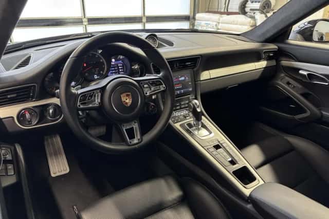 Porsche 911 (2017) thumbnail 4