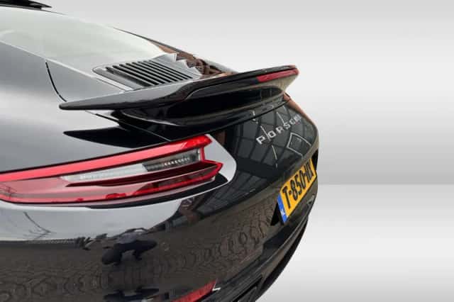 Porsche 911 (2017) thumbnail 8