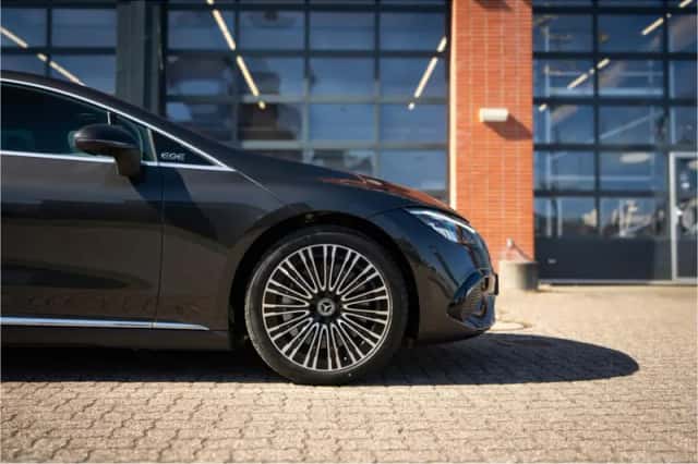 Mercedes-Benz EQE (2025) thumbnail 12