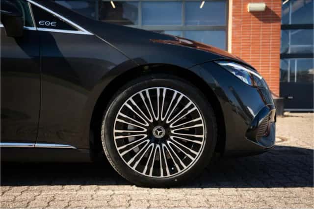 Mercedes-Benz EQE (2025) thumbnail 13