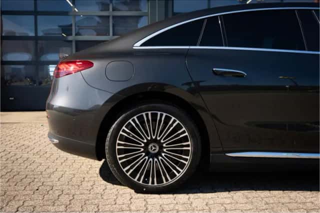 Mercedes-Benz EQE (2025) thumbnail 14