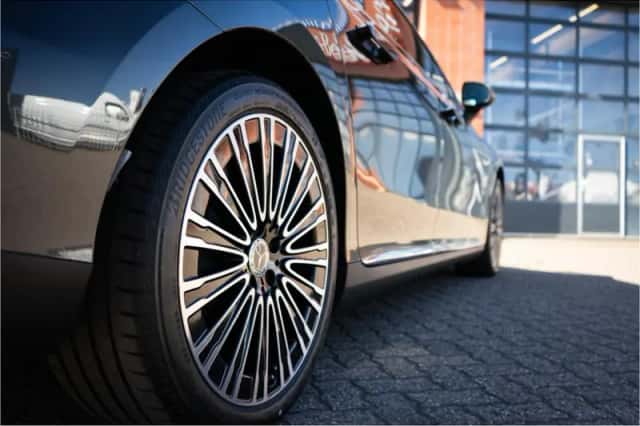 Mercedes-Benz EQE (2025) thumbnail 9