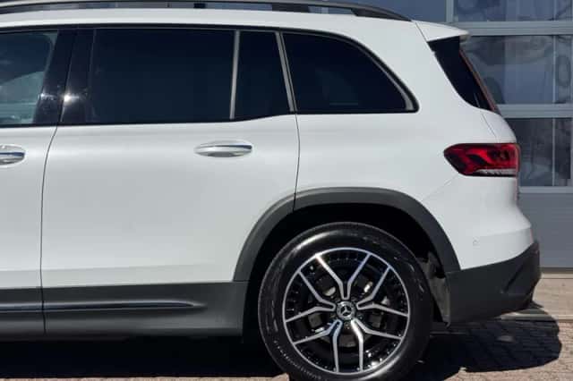 Mercedes-Benz EQB (2024) thumbnail 5