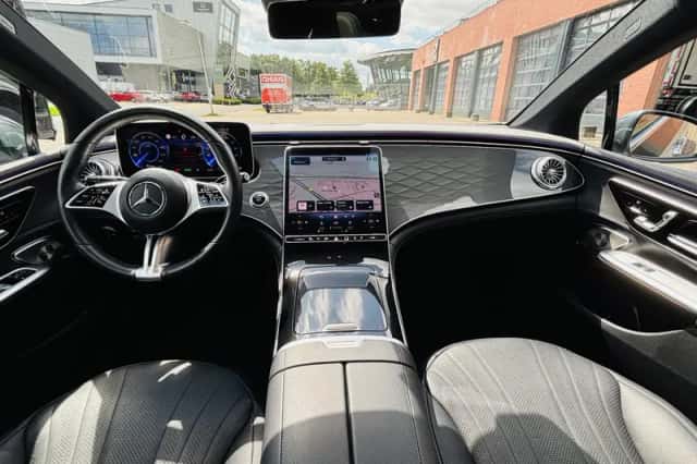 Mercedes-Benz EQE (2022) thumbnail 11