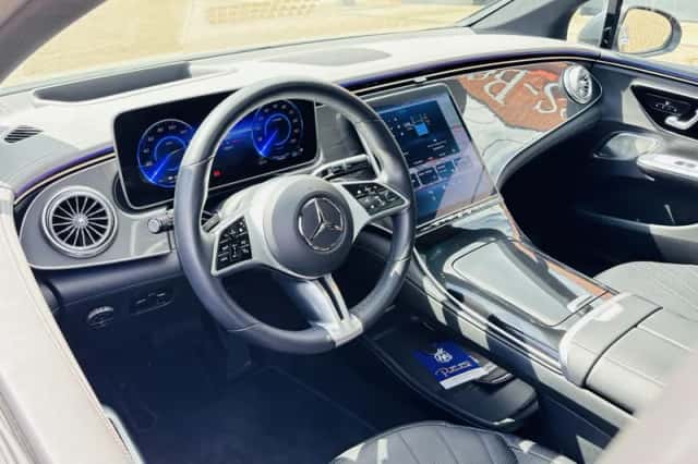 Mercedes-Benz EQE (2022) thumbnail 12