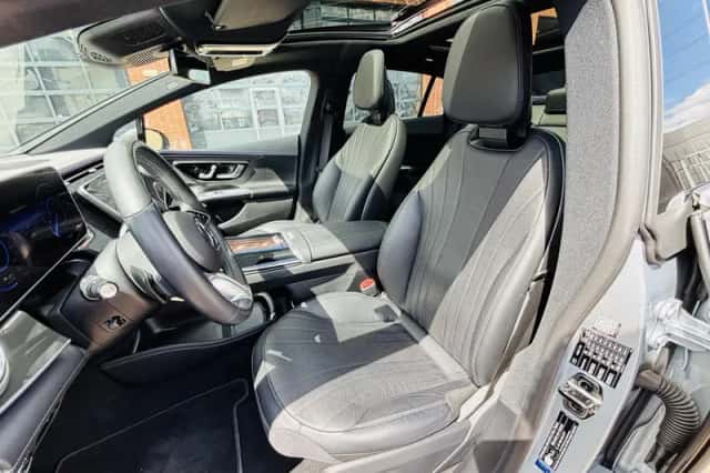 Mercedes-Benz EQE (2022) thumbnail 14
