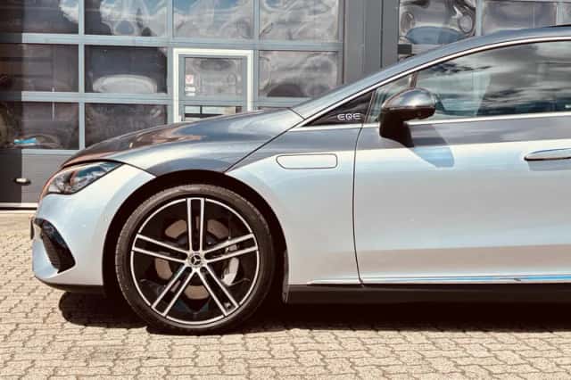 Mercedes-Benz EQE (2022) thumbnail 6