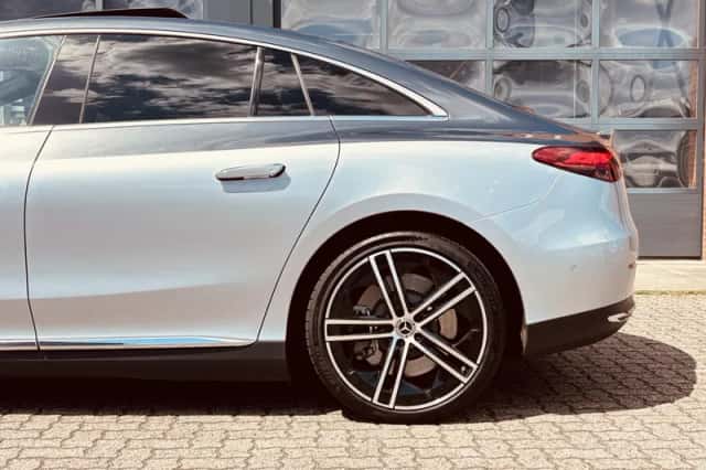 Mercedes-Benz EQE (2022) thumbnail 7