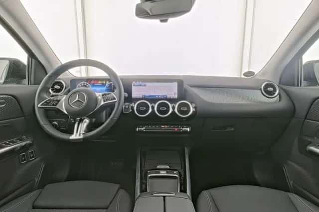 Mercedes-Benz GLA (2025) thumbnail 5