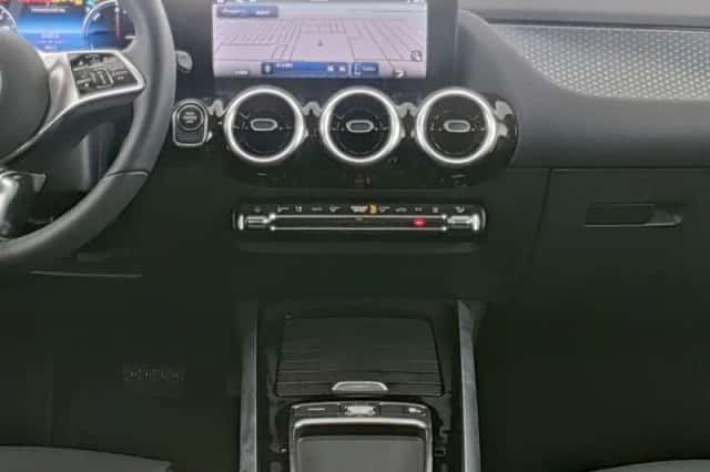 Mercedes-Benz GLA (2025) thumbnail 6