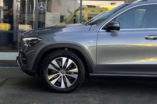 Mercedes-Benz GLE (2025) thumbnail 4